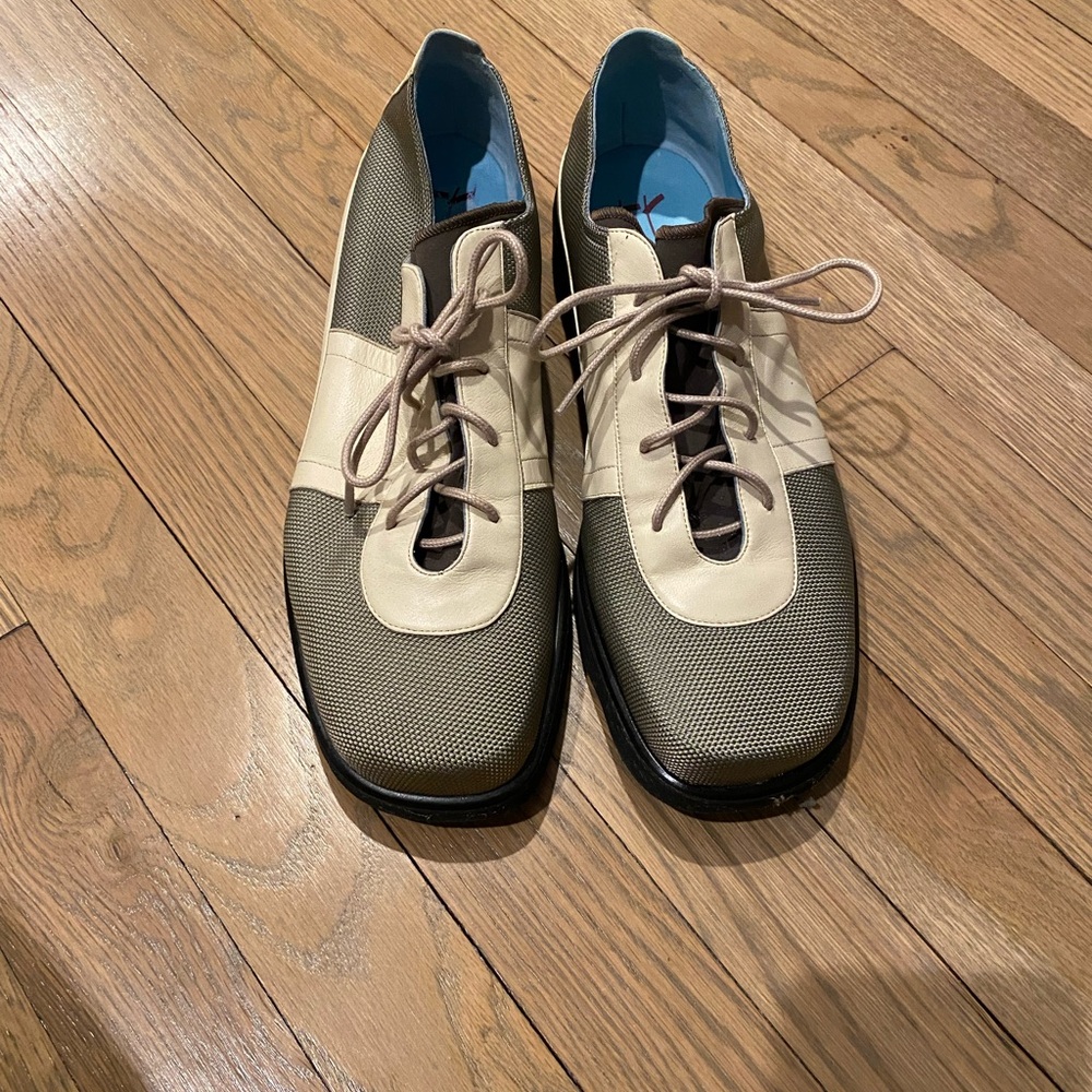 Thierry Rabotin woman’s laced up Shoes in Cream and gray/silver leather